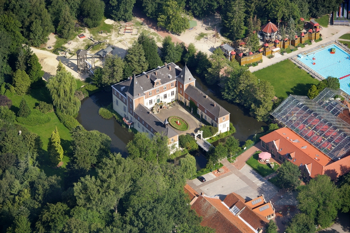 Luftansicht Schloss Dankern